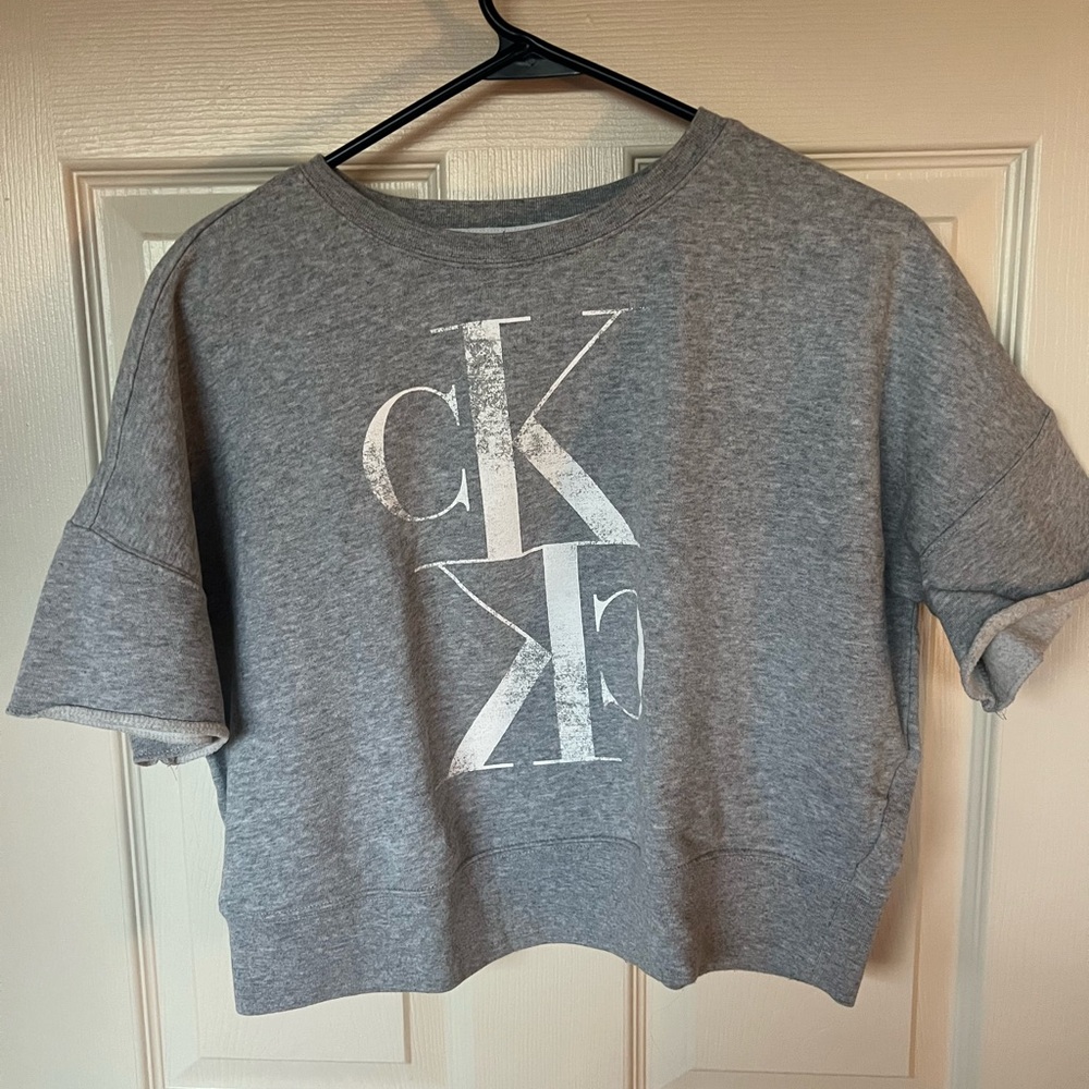 Grey Calvin Klein cropped shirt